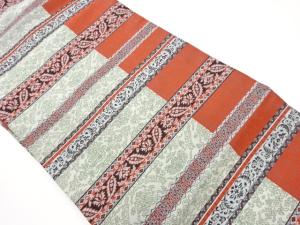 横段に抽象草花・動物模様織出し名古屋帯